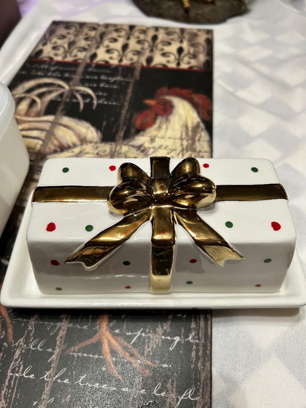 Butter dish ready for your next dinner party. Very good quality, heavy and truly